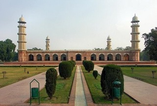 The-Most-Famous-Mausoleums-in-the-World-10