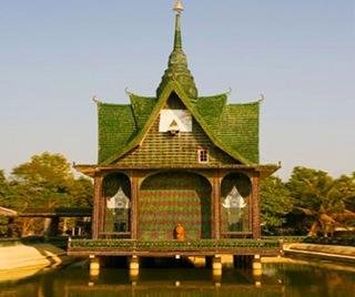Bottle-Temple-in-Thailand-4