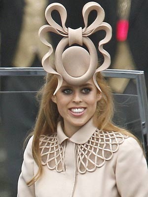 [PRINCESS_BEATRICE_HAT[5].jpg]