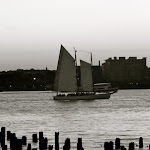 Un voilier sur la rivière Hudson depuis Manhattan
