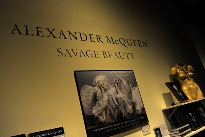Alexander McQueen Savage Beauty Costume Institute HJSiM996HIul