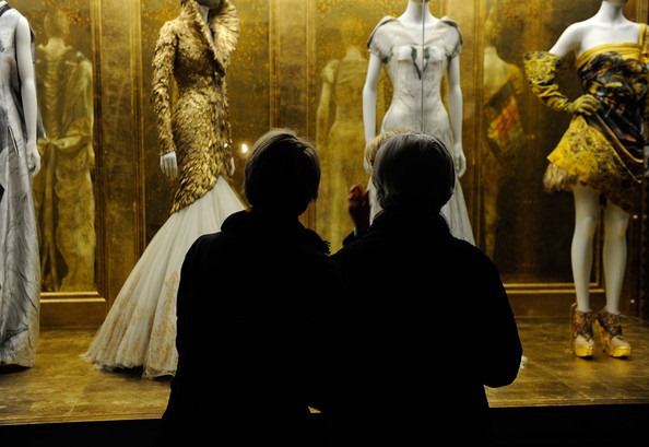 [Alexander+McQueen+Savage+Beauty+Costume+Institute+xMVXO1Ql7aRl[4].jpg]