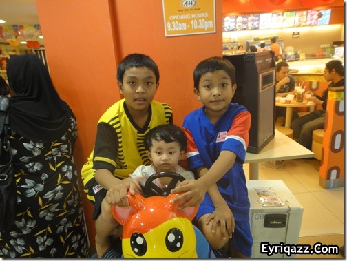 Alisya bersama Upin dan Ipin007