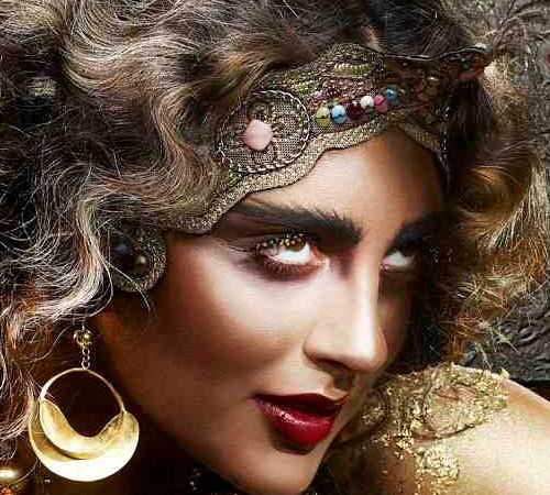 [Illamasqua-Art-Of-Darkness-winter-2010-Queen-of-Gypsies-makeup[4].jpg]