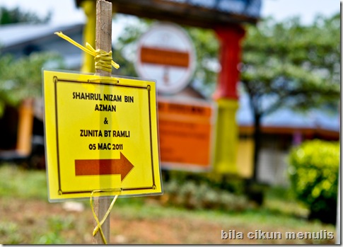 Signboard ke Majlis Walimatul Urus sebelah lelaki