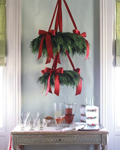 scandinavian-chandelier-wreath-via-martha