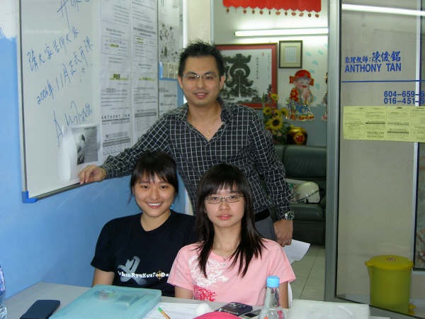 [anthony~jolyn~weilin[2].jpg]