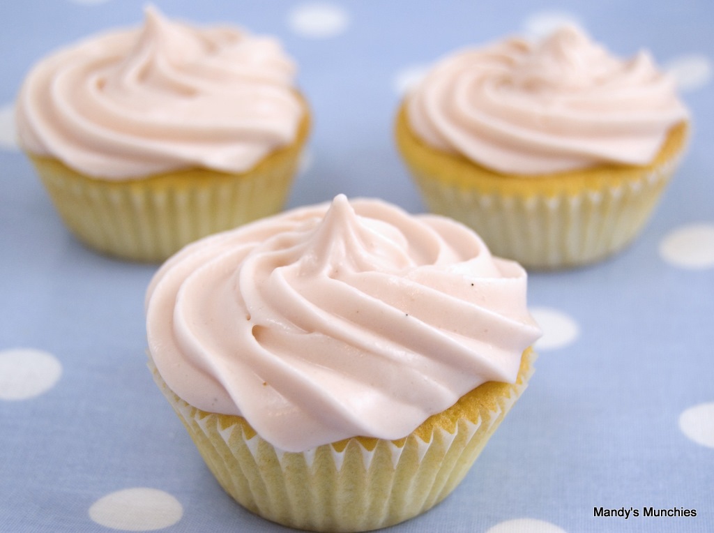 [Cupcakes with fruity cream cheese frosting[2].jpg]