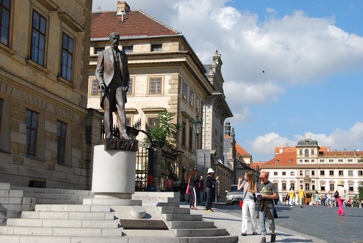 哈德恰尼廣場 (Hradčansk&eacute; N&aacute;mĕst&iacute;) 上的景色。