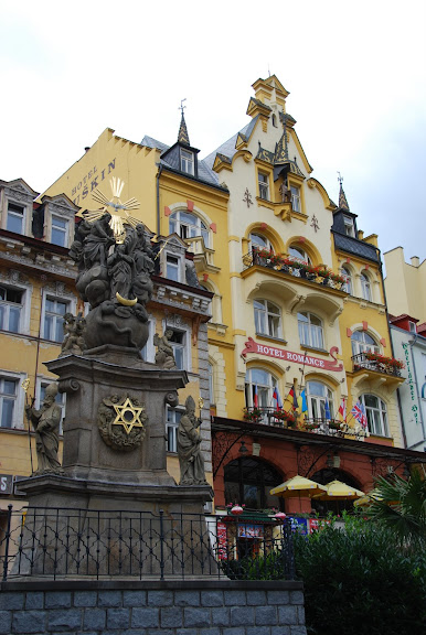 卡洛維瓦利的街道景色。