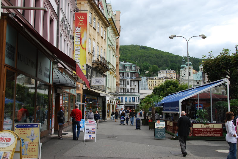 卡洛維瓦利的街道景色。