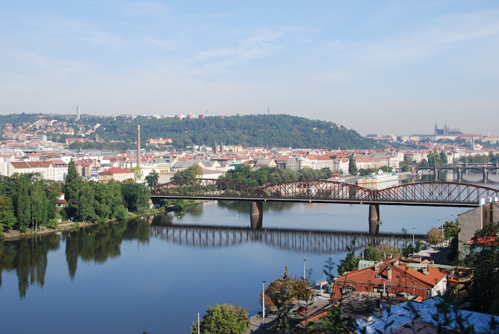 布拉格高城區俯瞰的伏爾他瓦河景。