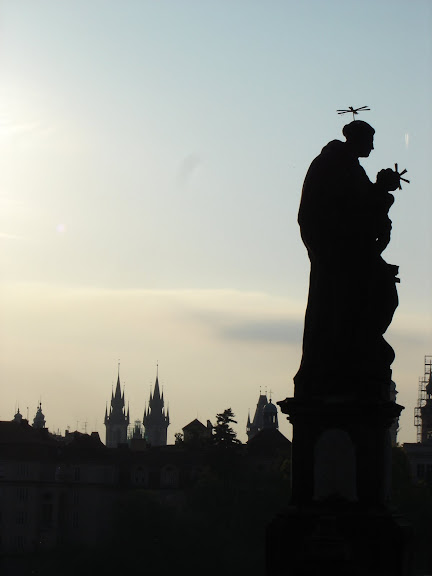 另一個查理士大橋剪影。