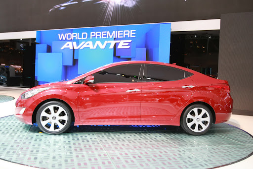 2011-Hyundai-Elantra-17.JPG