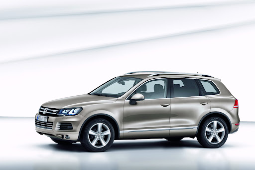 2011-Volkswagen-Touareg-6.jpg