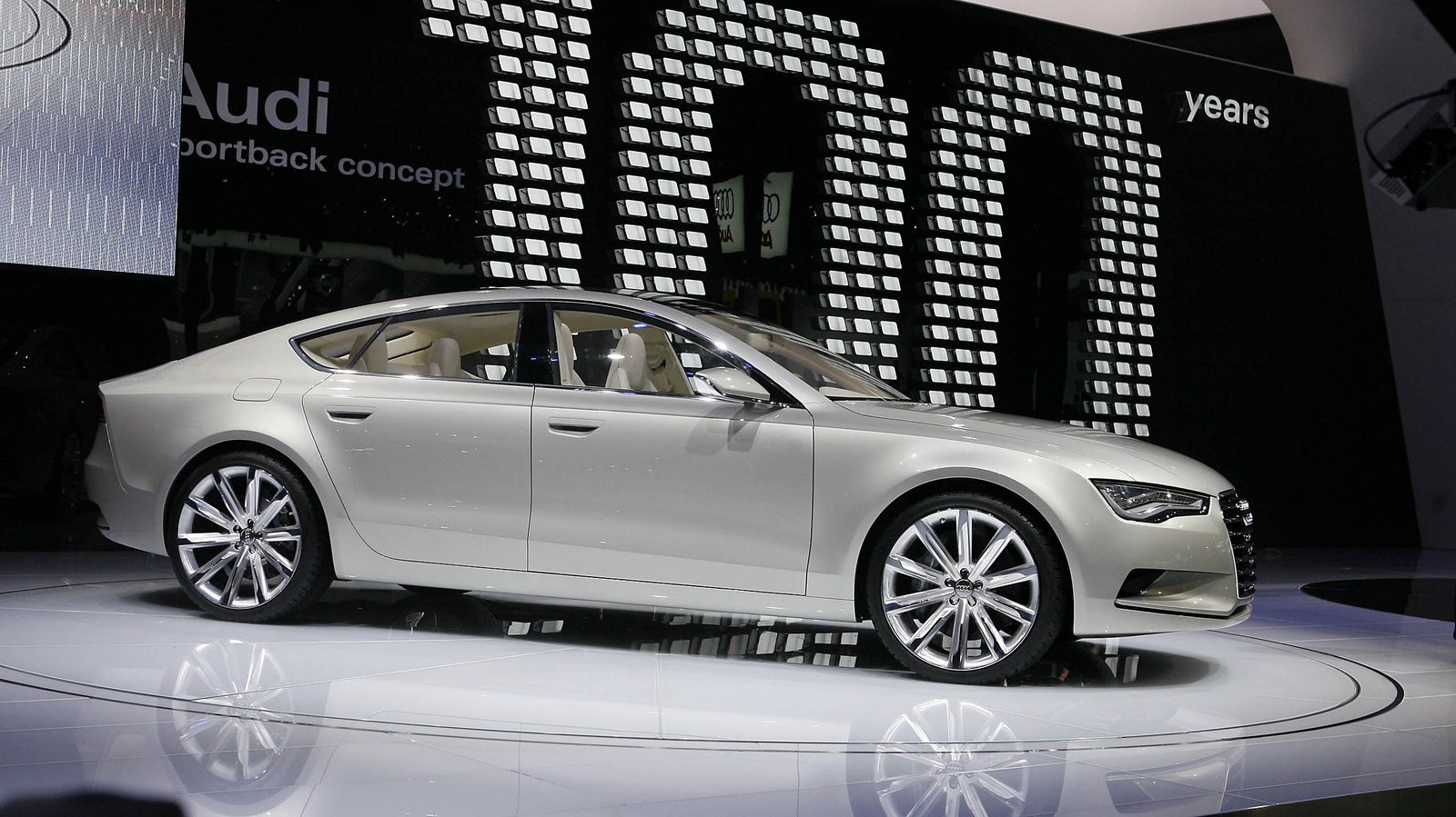 [Audi_Sportback_Concept_4.jpg]