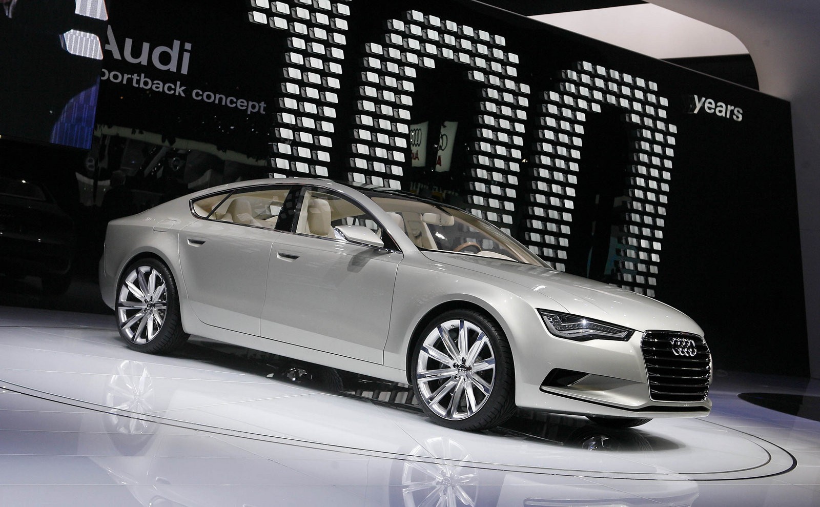 [Audi_Sportback_Concept_5.jpg]