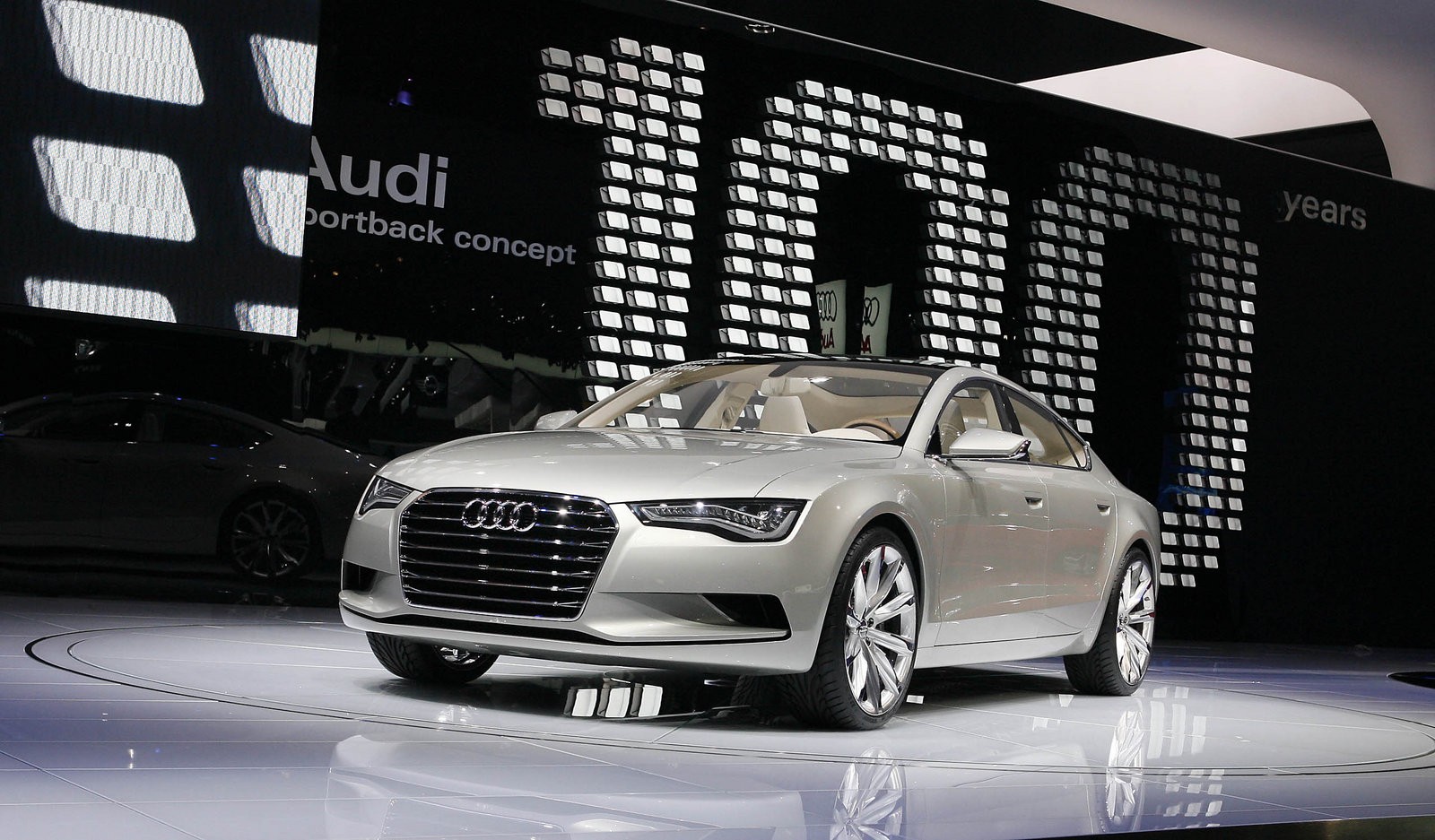 [Audi_Sportback_Concept_10.jpg]