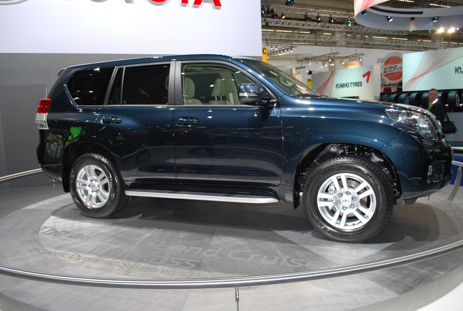 [2010_Toyota_Land_Cruiser_Prado_12.jpeg]