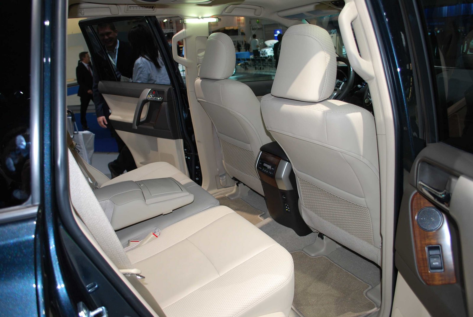 [2010_Toyota_Land_Cruiser_Prado_16.jpeg]