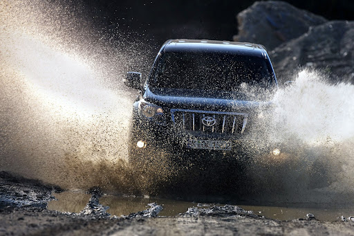 2011-Toyota-Land-Cruiser-Prado-02.jpg