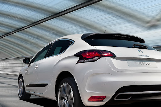 2011-Citroen-DS4-01.jpg