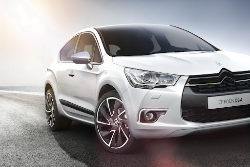 2011-Citroen-DS4-05.jpg