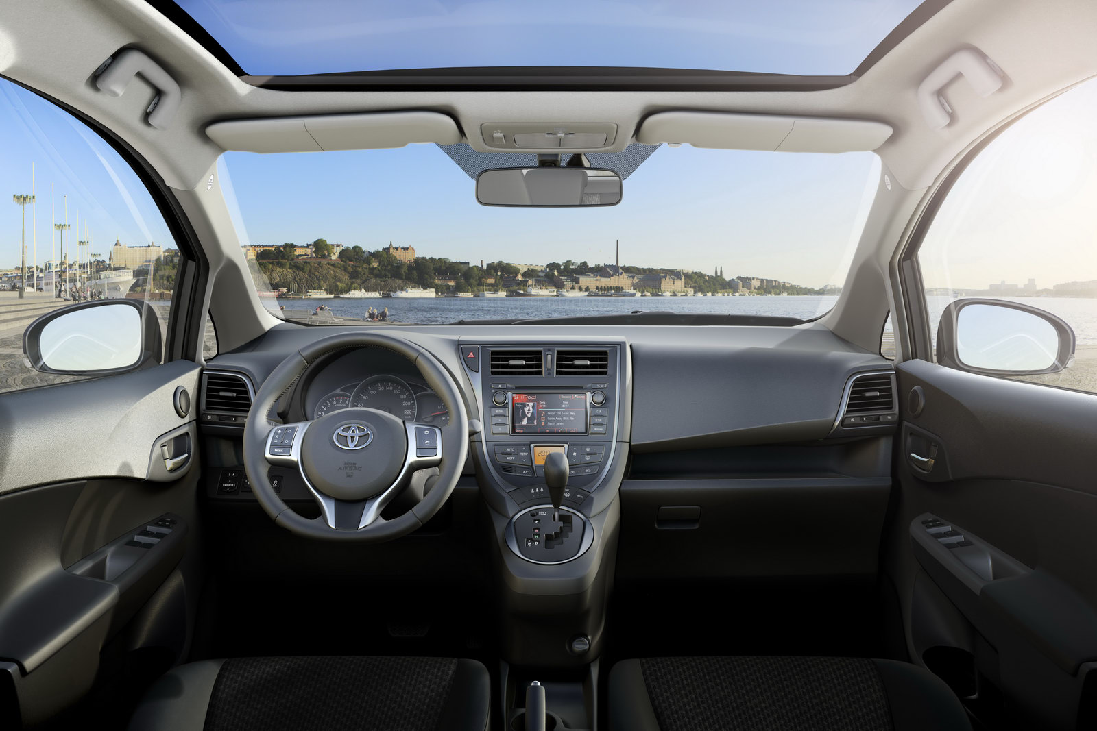 [2011-Toyota-Verso-S-02.jpg]