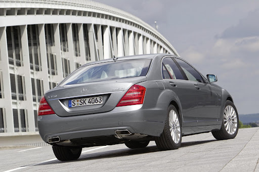 Mercedes-Benz-S350 BlueTec-Start-Stop-03.jpg
