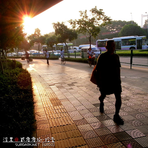 行走夕阳下2.jpg
