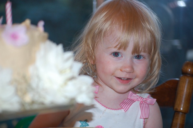 [Sophia 2nd Birthday, part II 072i[3].jpg]