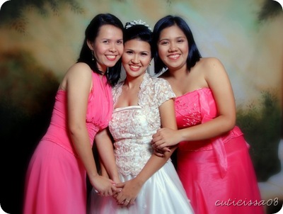 with my maidens of honor, Chin and Jinx ^_^