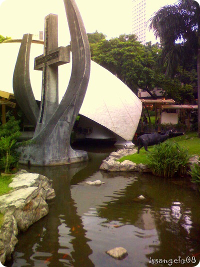 Lovely koi pond near Greenbelt chapel in Makati 