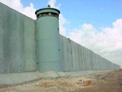 http://lh3.ggpht.com/_hFyIVHLPW40/TUf3_Fu7LkI/AAAAAAAAGEg/_b9iRSNiIKw/israel_wall_tower_2_UFNlj_3868.jpg