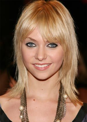 pictures of shoulder length hairstyles. of cute medium haircuts:
