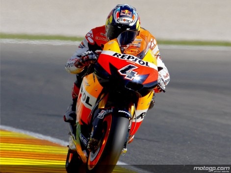 Andrea%20Dovizioso%20in%20action%20at%20Valencia%20test%202010%5B6%5D