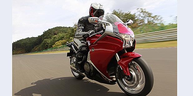 [Honda-VFR1200F-superbike[2].jpg]