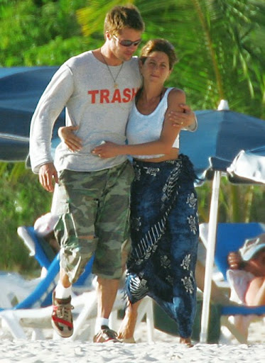 brad pitt y jennifer aniston besandose