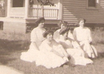 [Reinhard Sisters and Friends[8].jpg]