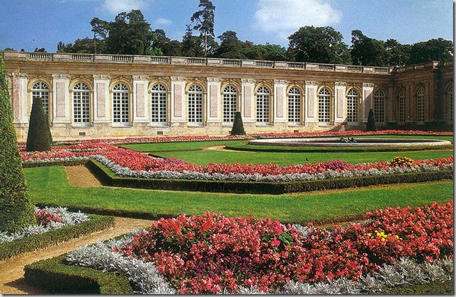 800px-Versailles_Grand_Trianon[1]