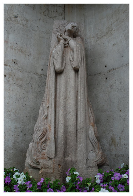 聖女貞德教堂旁聖女貞德的雕像。