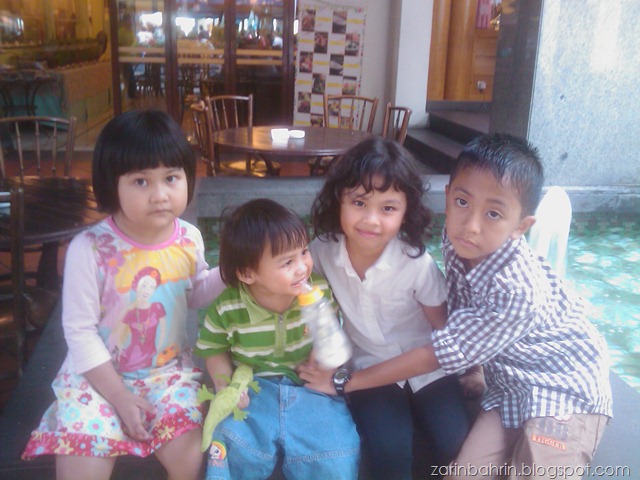 [hasya n cousins[5].jpg]