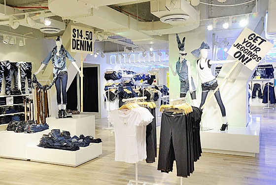 [20100624_forever21-timessq_560x375[4].jpg]