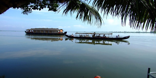 [beautiful_kerala_backwaters[2].jpg]