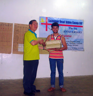 Day 4 - Gibson receives the reward in behalf of Red Team