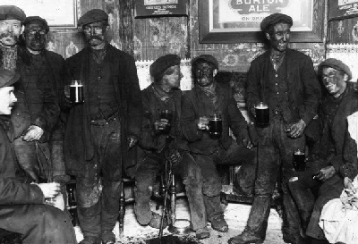 men drinking beer b&w