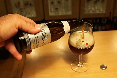 [Oerbier Reserva 2009 serving[5].jpg]