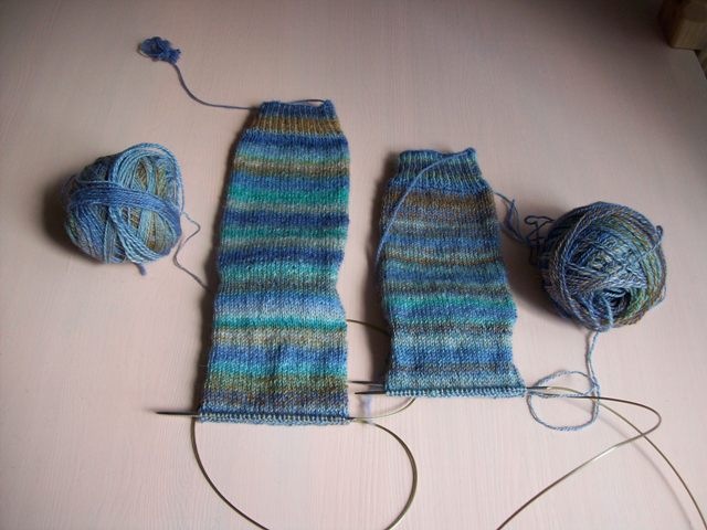 [Socks and Tapestry 003 web[2].jpg]