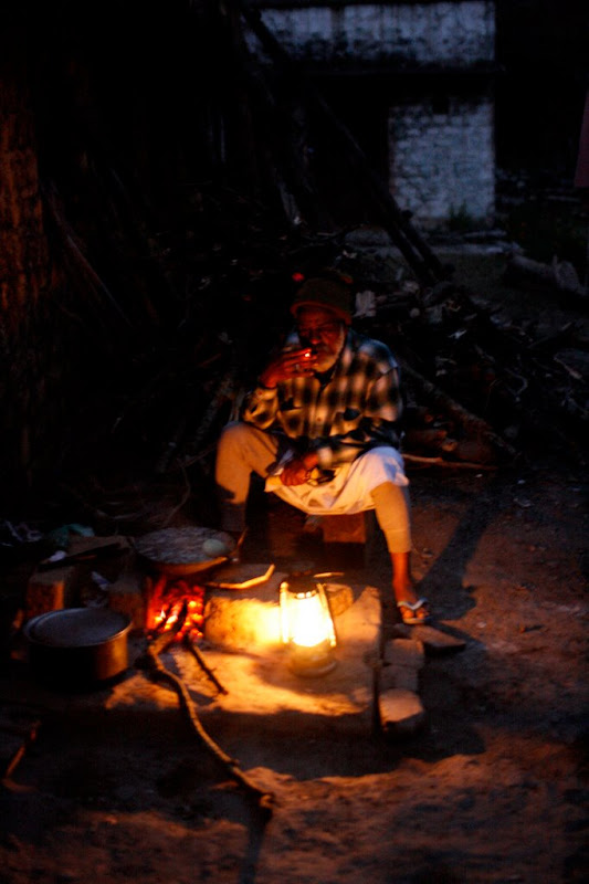 guy smoking at jim corbett