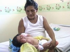 Mãe e bebe que nasceu com 7,1 quilos-250